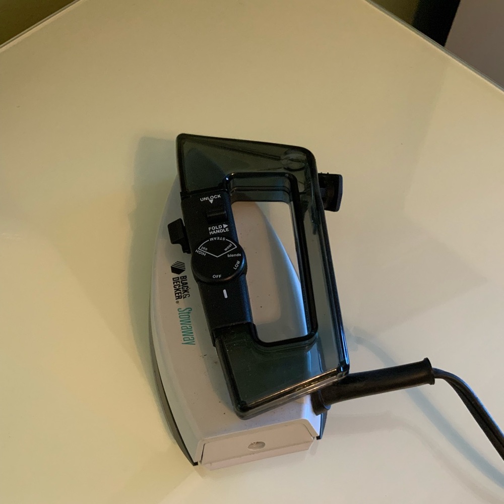 Black and decker travel iron - Picture 9 of 11